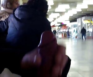 Cô dâu đã thô lỗ vào ngày cưới của cô bởi sex online hay một thanh niên và phụ nữ lớn tuổi
