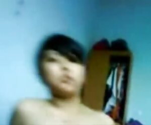 Đồ của một cô gái xinh đẹp phim sex online hap dan trên một cái ghế