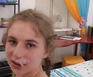 Cô cúi phim sex truc tuyen khong che ngồi trên bày hood