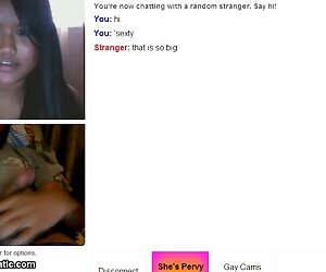 Katie lauxanh online thương trong tư thế của một con chó