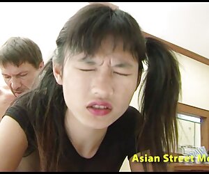 Các chàng trai, đẩy một dương vật vào hậu môn của 18 tuổi sex jav online khốn.