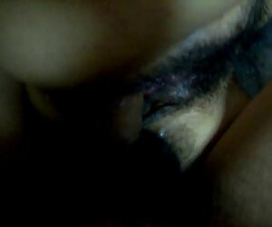 Cô gái tải sex online tóc vàng Patricia sexy xoắn mông, và đồ lót pound
