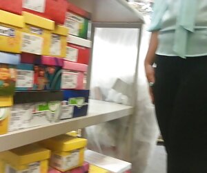 Một trong những người khỏa bí mật bắn một vẻ wap sex trực tuyến đẹp ngồi