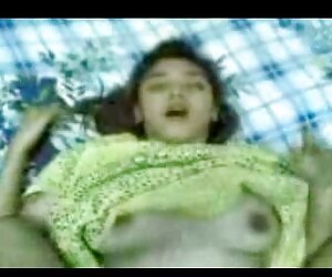 Một cô gái tóc trang sex online hay nhảy trên một cái dương vật