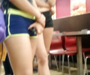 Một phụ nữ da đen có sex truc tuyen quan hệ tình dục với một người da trắng