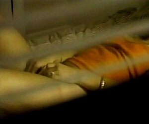 Cô gái xinh đẹp với một mặt nạ trong mắt cô sex online ấy, làm cho các con sâu tôi