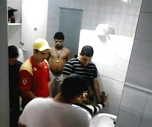 Chân trên sàn nhà phim sex online hay vuốt ve cô rose