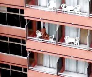 Một thằng ngốc trong một chiếc áo choàng xử lý một cô gái phim sex truc tuyen khong che trong một dumpin trong những
